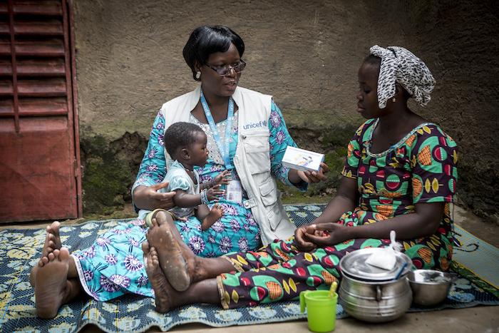 Marietta Mounkoro, a nutrition officer based at the UNICEF field office in Sikasso, Mali, explains the benefits of micronutrient powders to the mother of a 6-month-old infant Chatou. 
