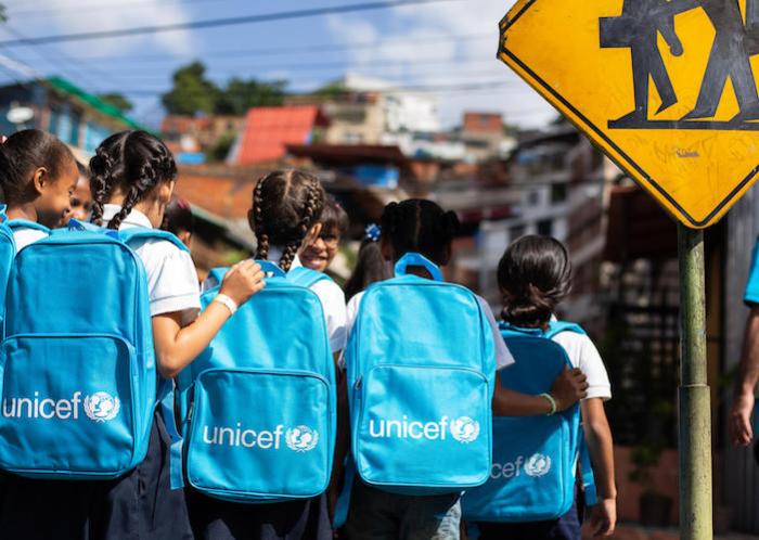Students at the Municipal School Jermán Ubaldo Lira in Baruta, Venezuela received UNICEF backpacks full of school supplies on the first day of class in September 2019. 