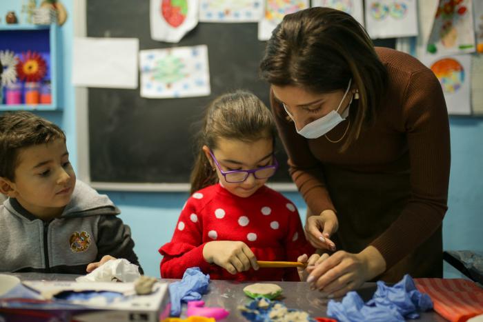 Art classes helped re-establish a sense of normalcy for children in Armenia who were affected by the fighting that broke out in the Nagorno-Karabakh region last Fall. UNICEF and partners created a program to ensure kids could keep up with their studies an