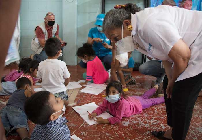 Jean Gough, UNICEF Regional Director for Latin America and the Caribbean, visited with migrant children at a UNICEF-supported Child-Friendly Space in Ciudad Juárez, Chihuahua, Mexico.