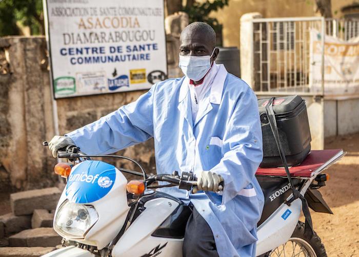 Youssouf Diarra lives in Diamarabougou, a village in the Markala Health District in the central region of Ségou, Mali. He has been a vaccinator in the community health center for over 20 years.
