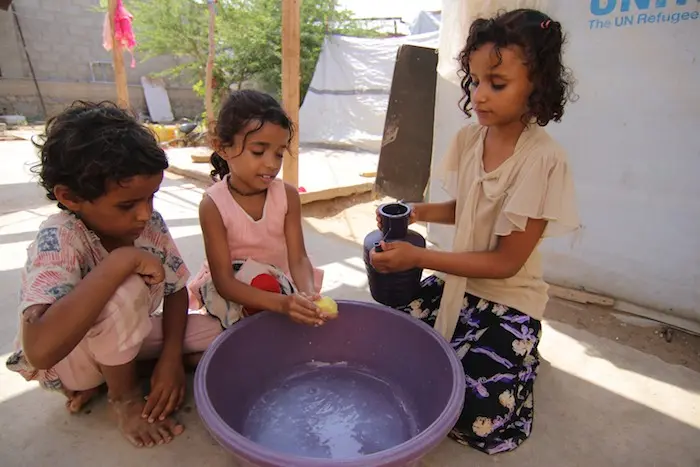 Muna Zayed is 10 years old and living in the Al Sha’ab camp in Aden. Her family fled there after ongoing fighting in Taiz. Currently Muna’s school is closed. She wants to show the world what her day looks like and how she is trying to stay safe in the fac