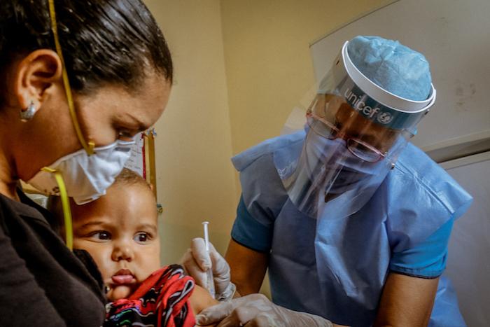 Since the COVID-19 outbreak in Venezuela, UNICEF has distributed over 14,000 sets of personal protective equipment to health care workers in the first line of response. Here in Bolivar state, where UNICEF conducted an immunization drive in July, this one-