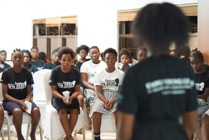 © UNICEF/Zambia/2018 Girls taking part in the Girls 2030 internships in Lusaka, Zambia, meet for an evening debrief session.
