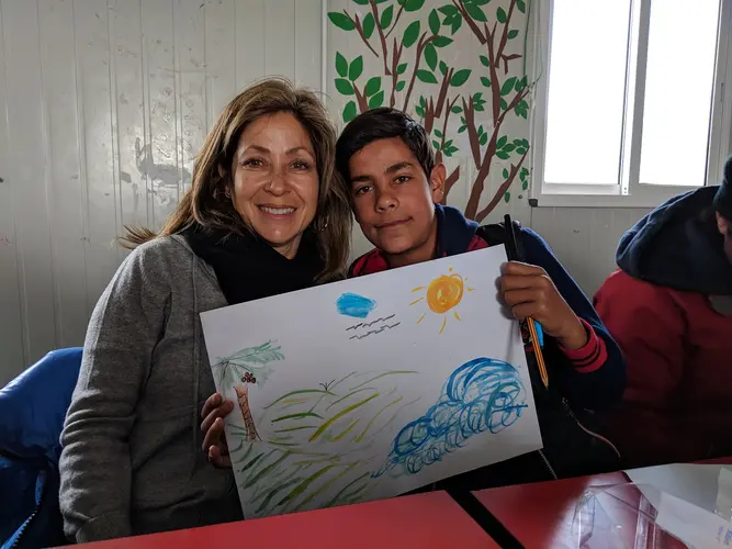 UNICEF USA Northwest Regional Board Chair Marimo Berk assisted students in the Za&rsquo;atari refugee camp in Jordan with an art project. 