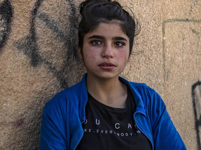 A Syrian girl cries upon her arrival in Hassakeh city after fleeing Turkish bombardment on Syria's northeastern towns along the Turkish border on October 10, 2019. 