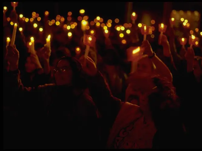 Together with one million others around the world, hundreds of people gathered to light candles for children at the Candlelight Vigil held on September 23, 1990 at United Nations Headquarters in New York, in support of the World Summit for Children.