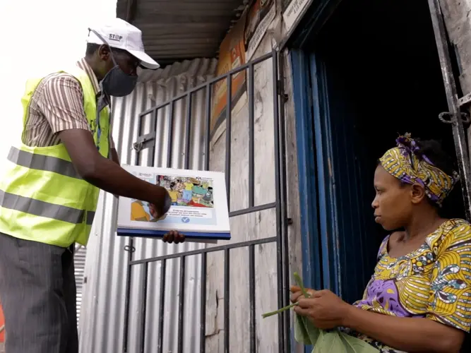 UNICEF-trained and -supported outreach workers in North Kivu Province, Democratic Republic of the Congo, fight vaccine hesitancy by sharing health information and addressing community concerns.