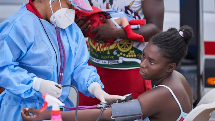 Franchette, 31, is treated by a UNICEF-supported mobile health team in LA Peñita, Darien, Panama, while her husband holds their baby. 