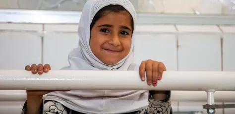 After losing her leg to a severe infection, 9-year-old Khadija found new hope at the Prosthetics Center in Sana'a Governorate, Yemen, supported by UNICEF. 